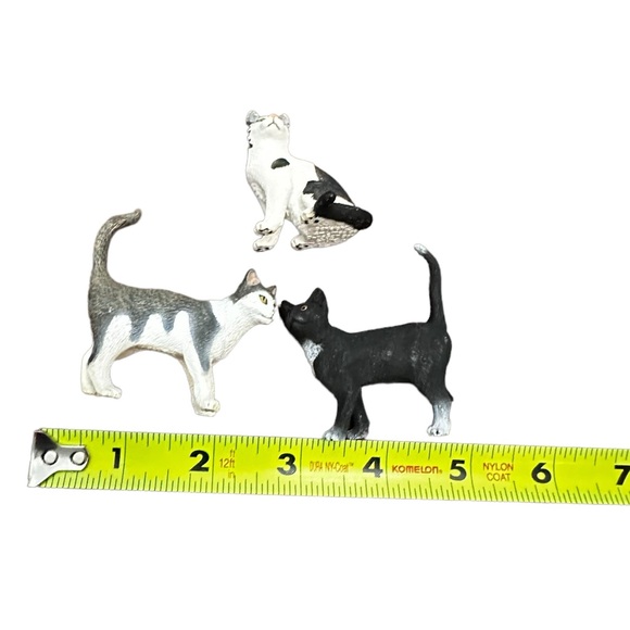 SCHLEICH & SAFARI - BUNDLE OF 37 ANIMALS INCLUDE HORSES, ELEPHANTS, CATS, & DOGS - Picture 12 of 16